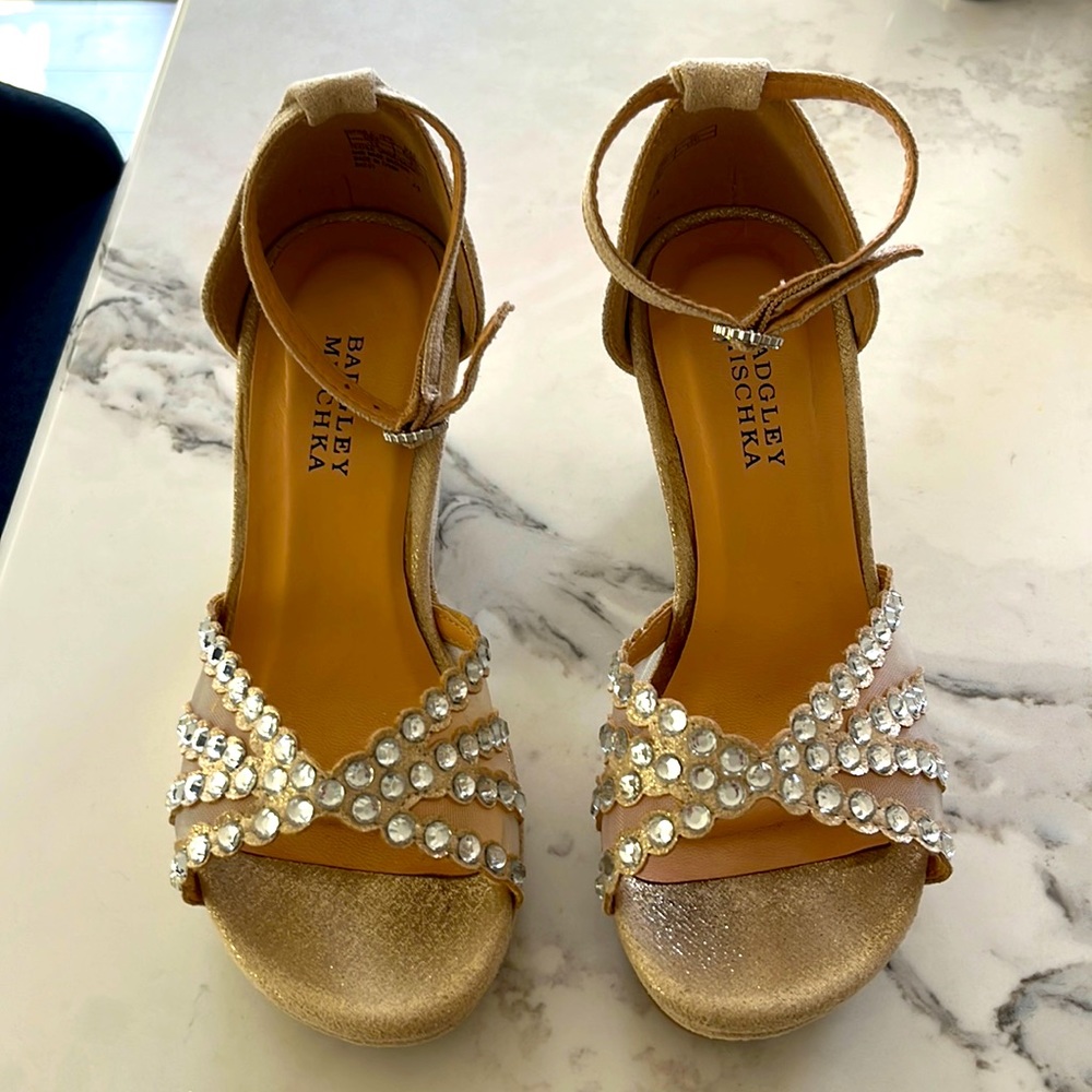 Girls Badgley Mischka gold wedge adjustable ankle strap open toe sequin design